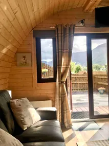 The Fox's Den, Luxury Cosy Mini Lodge, Highlands - Image 5