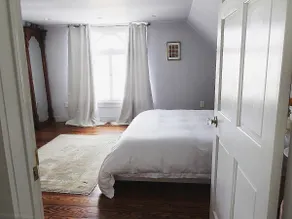 ☆ Hidden Gem ☆ Designer Bungalow with Free Parking - Image 3