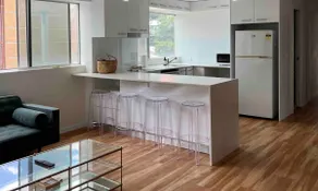 Riverfront | Pool | Parking - 2km Brisbane CBD - Image 4