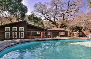 Spacious home for get togethers w Creek views - Image 4