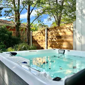 La Villa du Lac – Heated pool/Jacuzzi - Image 4