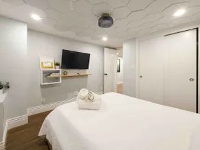 Modern Space w/ Private Bath - Image 3