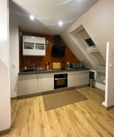 Free private parking/central station/3 double beds - Image 3