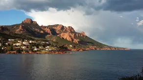 Waterfront house in an exceptional location - Image 2