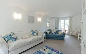 Luxury 4 bedroom cottage near Guildford, sleeps 6 - Image 3