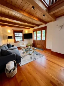 Stunning 2 bedroom downtown apartment - Image 3