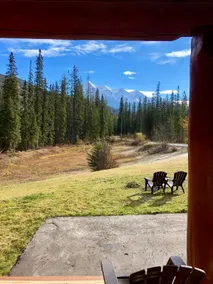 Lucky Cabin 21 Beautiful Log Cabin outside Yoho - Image 3