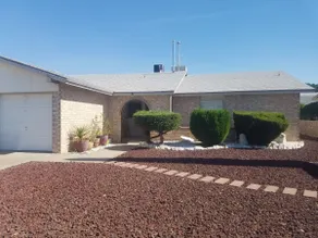Comfy, Clean, Cozy Home - 3 Bd/2 Ba/Nice Yard! - Image 4