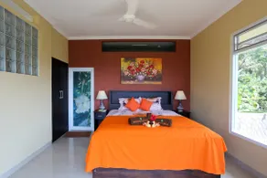 BANANA VILLA RETREAT 3 - Image 2