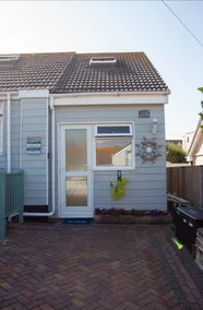 Seashells ~ Self contained annexe in Perranporth - Image 2
