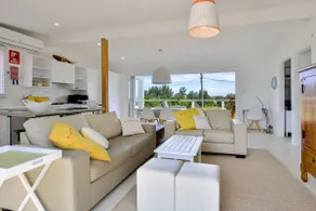 Arklow I Pet Friendly with Ocean Views - Image 2