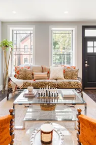 Spacious Five Bedroom Home in Trendy Chicago Neighborhood - Image 2