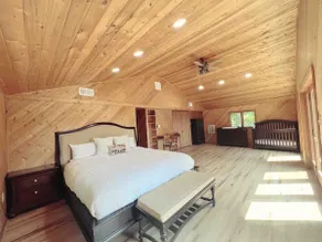 Spacious Pocono Lakefront Retreat w/ Amenities - Image 4