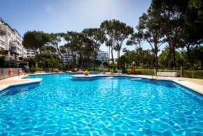 Pto. Banús, beachfront, 35.000sqm of lovely garden - Image 2