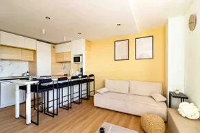 Minimalist 4 bedroom apartment 12 minutes from the Capitol - Image 2