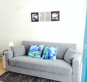 APPARTEMENT BIJOU LUMINEUX AVEC FRONT DE MER ET PISCINE - Image 2