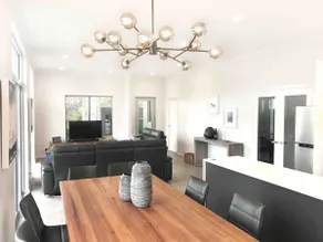 Peaceful Ridge Retreat - New Executive Residence - Image 2