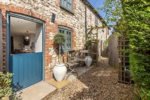 No33 THORNHAM BOUTIQUE COTTAGES - Image 4