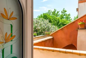 House 450 meters from Chiaia with garden and terrace - Image 2