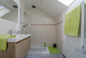 Beautiful new contemporary apartment very bright - Image 5