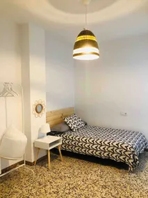 Downtown apartment with 4 bedrooms and 2 bathrooms - Image 4