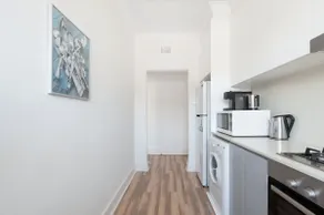 Bondi Beach quiet renovated 1 bed apt - Image 5