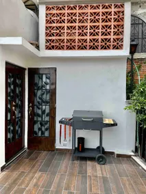 Centrally located house with garage - Image 4