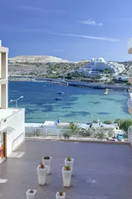 Modern 2 Bedroom Sea View Apartment - Image 2