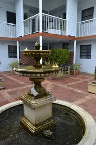 Dolphin Lodge - SELF CONTAINED-2 Bdrm Apartments - 1 night - Image 3