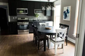 The Grace: Luxury King Bed Retreat| OU Campus - Image 4
