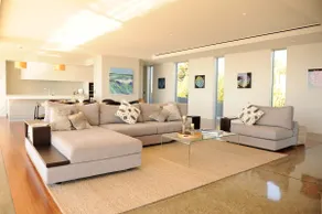 Absolute Beachfront Luxury Beach House - Image 3
