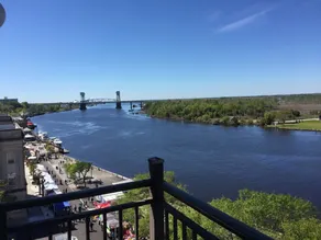 Panoramic River View Downtown Condo W/Balcony - Image 2