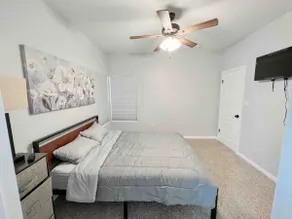 Modern gem w/ workspace +Wi-Fi + Self Check-In - Image 3