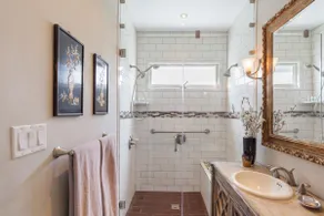 Beautiful Spanish Manor w/ Pool and Amazing location in Historic Carthay Circle - Image 4