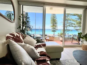 Stunning, uninterrupted views of beach & surf - Image 2