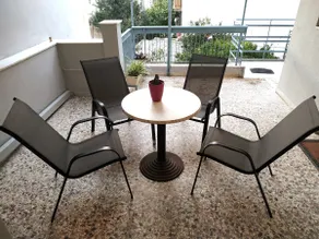 Quiet veranda apartment near city center - Image 3