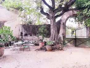 House with great charm and fountain - Image 2