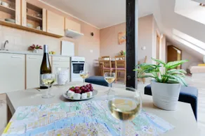Jane's Attic Apartment, easy access to centre - Image 4