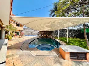 7 Bedrooms with Private Bathroom + Heated Pool - Image 2