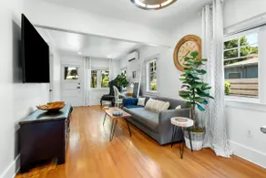 Recently Renovated Retreat for 5 Travelers - Image 4