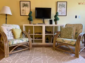 Spacious Retro Apartment: Ground Level - Image 4