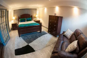 Markham Luxury Rental - Image 2