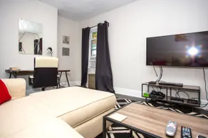 Spacious 2 Bdrm in South Side Flats - Image 3