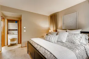 Stylish Kirkland Getaway Awaits You! - Image 4