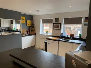 2 bedroom, 6 sleeper apt, close to airport/centre - Image 2