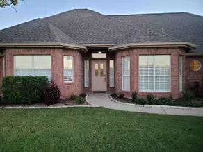 Home near Ft.Worth with Backyard Oasis - Image 5