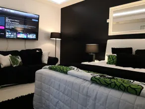 Eco-friendly stay with spa sauna & hot tub - Image 4