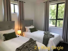 300 Mtrs To Town Centre - Modern 3 bedroom Home - Image 3