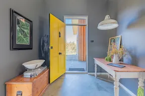 Yellow Door- modern rural self contained apartment - Image 4