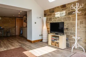 CROSS HOUSE APARTMENT Dog Friendly Barn Conversion in the Heart of Warkworth - Image 3